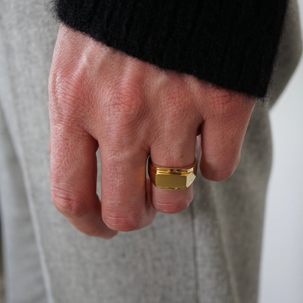 Minimalistischer Goldring