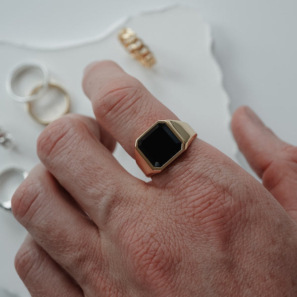 Goldener Siegelring mit schwarzem Onyx Stein für Männer Sprezzi Fashion