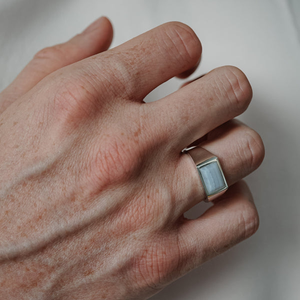 Massiver Herren Siegelring mit blauem Achat gefertigt aus feinem 925 Sterling Silber im eleganten Stil Sprezzi Fashion