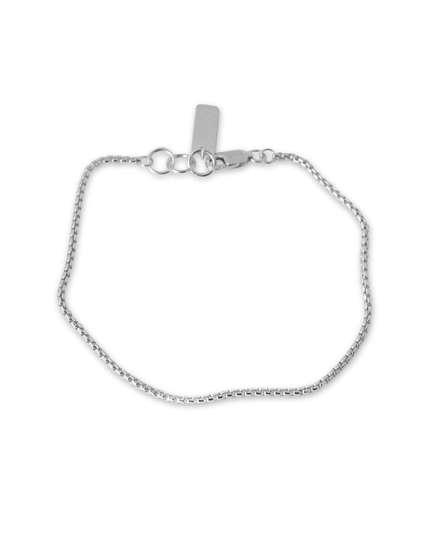 Minimalistisches Silberarmband Herren aus 925 Sterling Silber im Box Thin Design, wobei die präzise gefertigten Box Glieder und die klare Struktur sichtbar sind Sprezzi Fashion