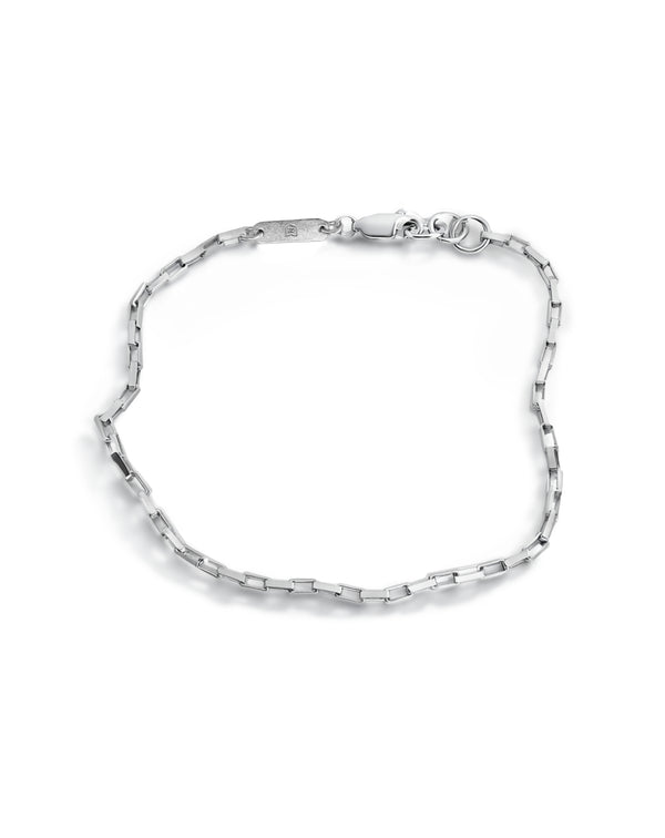 Minimalistisches Silberarmband Herren aus 925 Sterling Silber im Small Paperclip Design, wobei die schmalen, länglichen Glieder und die klare Struktur sichtbar sind Sprezzi Fashion