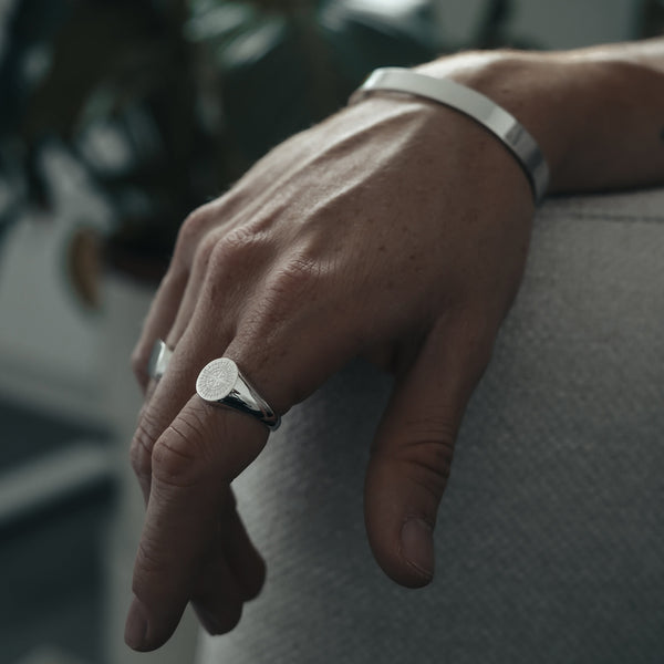 Klassischer Herren Kompassring aus 925 Sterling Silber runde Form und feine Gravur Sprezzi Fashion