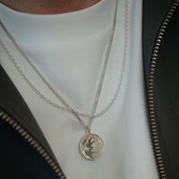 Elegantes Herren Halsketten Set aus Silber mit Peace Anhänger und Rolo Kette handgefertigt robust minimalistisch Sprezzi Fashion