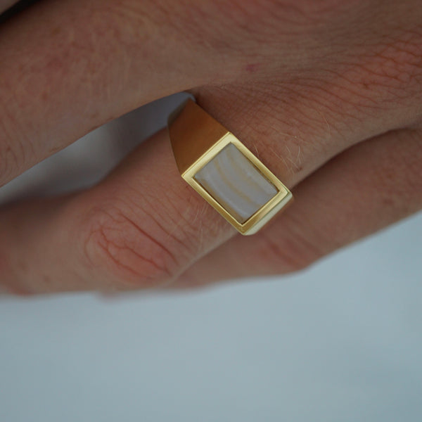 Moderner Herren Siegelring aus 925 Silber mit 18k Gold Vermeil und blauem Achat Stein Sprezzi Fashion