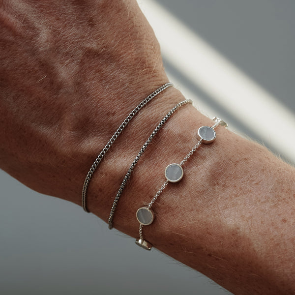 Elegantes Herrenarmband aus 925 Sterling Silber mit schimmerndem Aquamarin Stein im minimalistischen Design perfekt für stilvolle Outfits Sprezzi Fashion