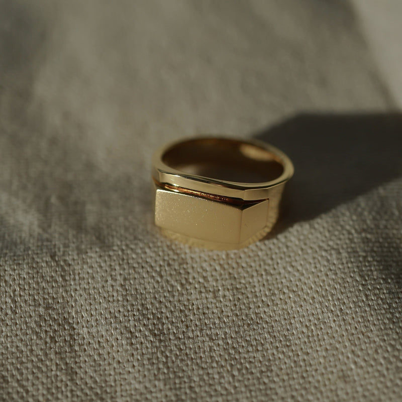 Minimalistischer Siegelring aus Gold für Männer Sprezzi Fashion