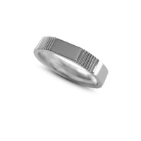 Stilvoller Bandring Lines aus 925 Sterling Silber mit minimalistischem Design und glänzendem Finish handgefertigt von Sprezzi Fashion