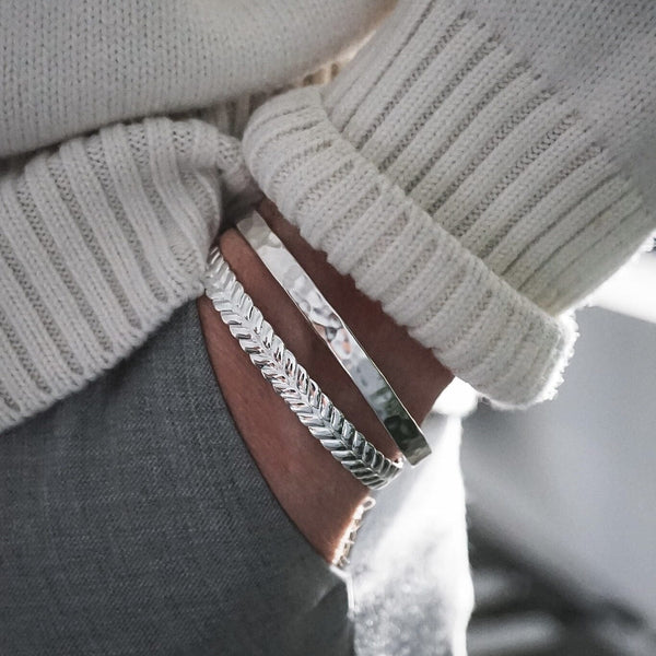 Handgemachter gehämmerter Silberarmreif aus massivem 925 Sterling Silber mit verstellbarer Größe Sprezzi Fashion