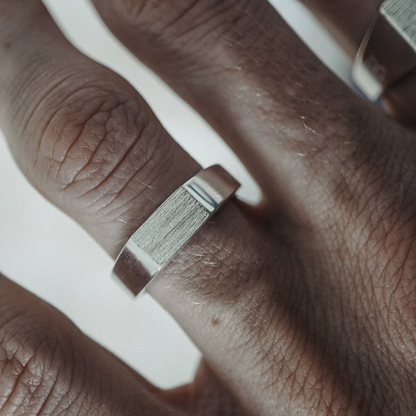 Handgefertigter Siegelring für Männer aus 925 Silber moderner Designer Schmuck Sprezzi Fashion