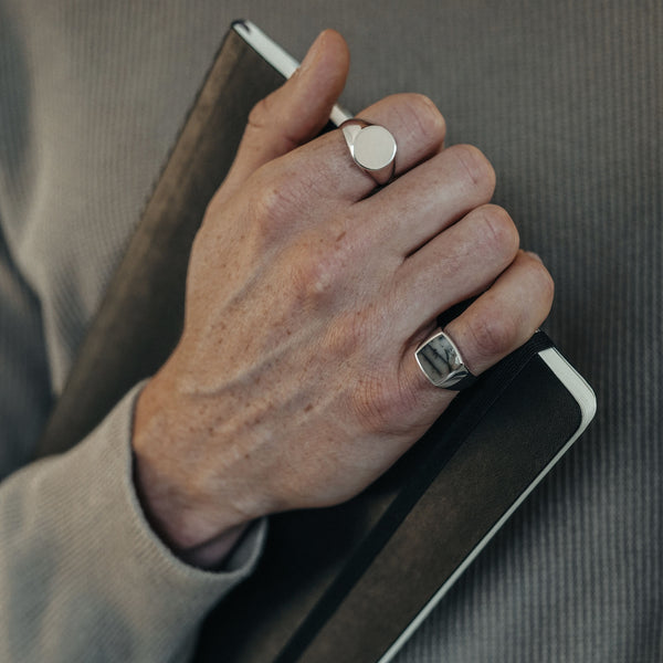 Handgefertigter Siegelring für Herren aus 925 Sterling Silber mit edler polierter Oberfläche Sprezzi Fashion