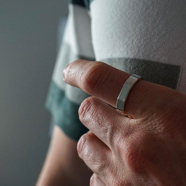 Moderner Männer Ring aus 925 Silber und Gold von Sprezzi Fashion