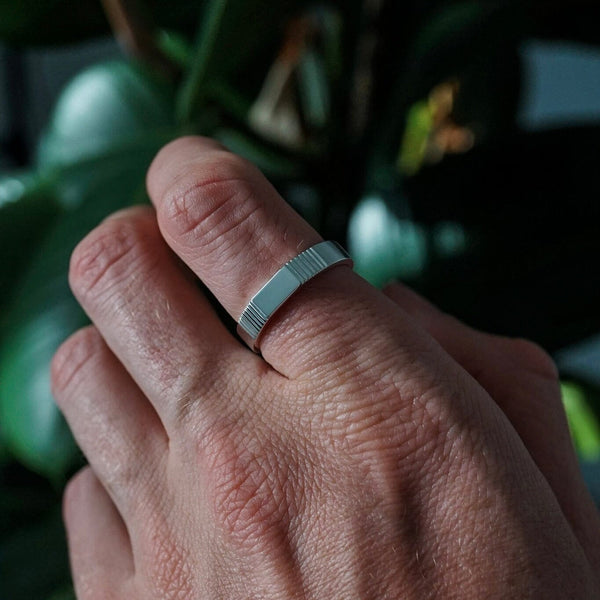 Moderner Männer Ring aus 925 Silber und Gold von Sprezzi Fashion