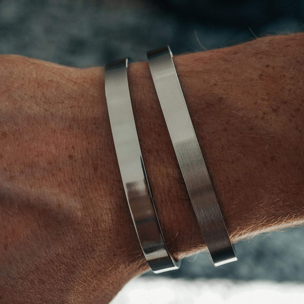 Männer Armreif aus Edelstahl robust in Gold, Silber und Schwarz