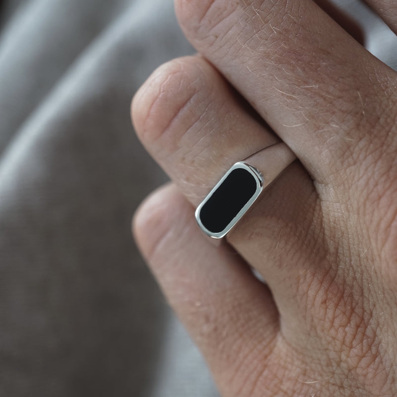 Minimalistischer Ring für Männer aus 925 Silber mit schwarzem Stein Sprezzi Fashion