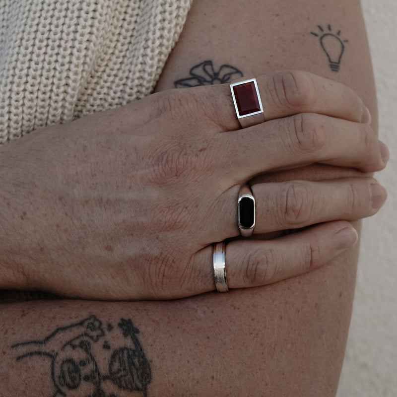 Minimalistischer Ring für Männer aus 925 Silber mit schwarzem Stein Sprezzi Fashion