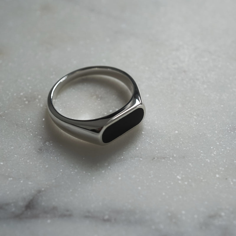 Minimalistischer Ring für Männer aus 925 Silber mit schwarzem Stein Sprezzi Fashion