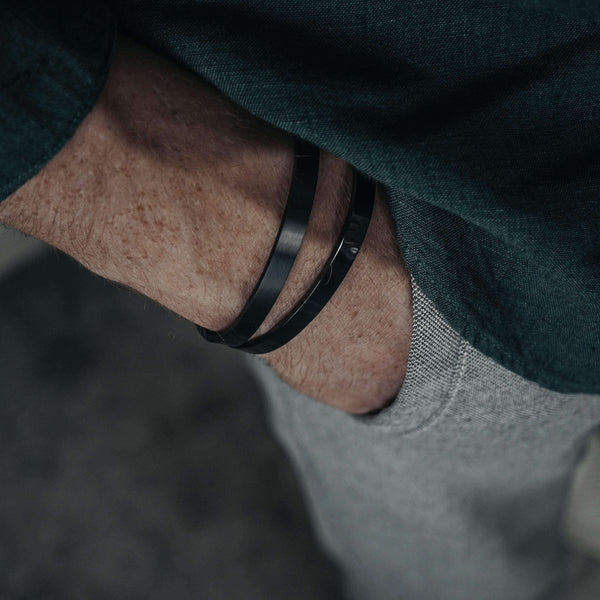 Set aus Edelstahl Armreifen für Männer schwarz
