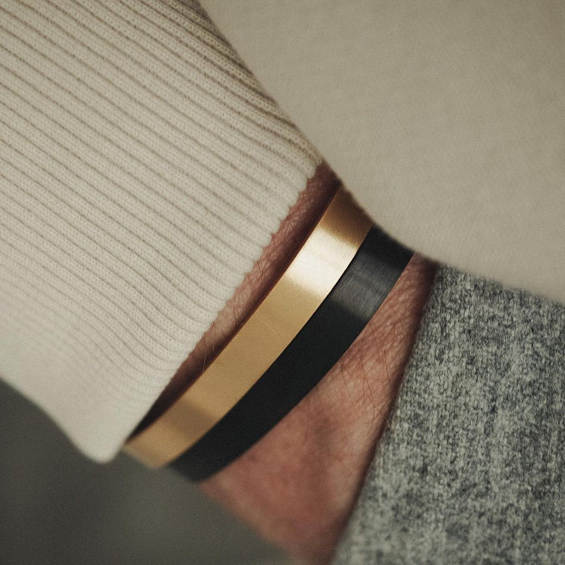 Set aus robusten Edelstahl Armreifen für Männer