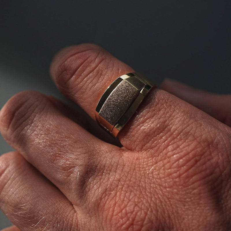 Minimalistischer Siegelring aus Gold für Männer Sprezzi Fashion